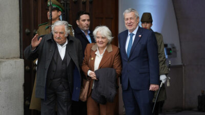 José Mujica y Lucía Topolansky en Santiago de Chile.