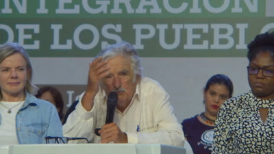 José Mujica en la cumbre por la integración de los pueblos, en Foz de Iguazú, Brasil.