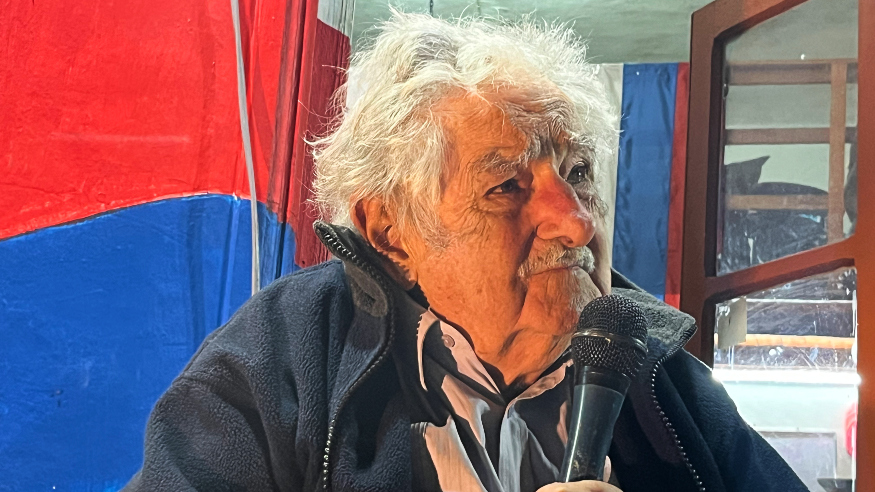 José Pepe Mujica en el Comité 25 de Mayo de La Teja, Montevideo.