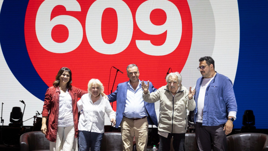 Blanca Rodríguez, Lucía Topolansky, Yamandú Orsi, José Mujica, Pacha Sánchez. Foto: MPP.