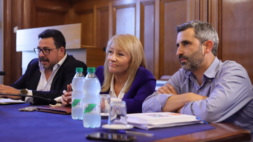 Partidos políticos se reunieron en el parlamento para comenzar a definir una hoja de ruta común y la integración de organismos de contralor y entes descentralizados.