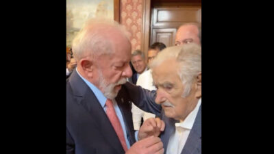 Luiz Inácio Lula da Silva y Pepe Mujica en el Palacio Legislativo de Uruguay. Foto: Twitter de Lula.